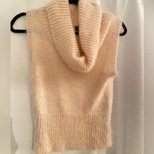 Bebe New M light pink sweater vest